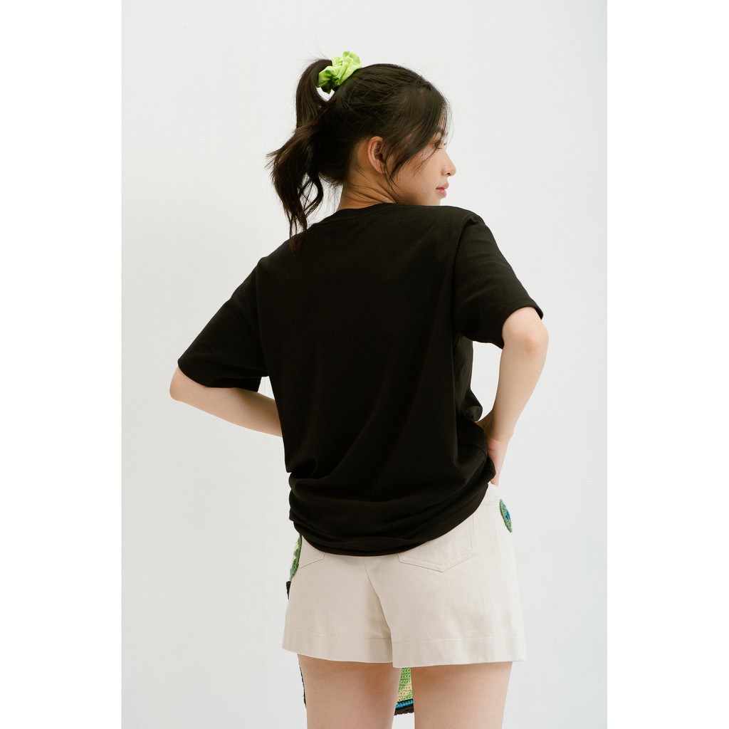 LIBÉ - Quần ngắn trên gối có đính các mảnh len làm thủ công trên sản phẩm. | BigBuy360 - bigbuy360.vn