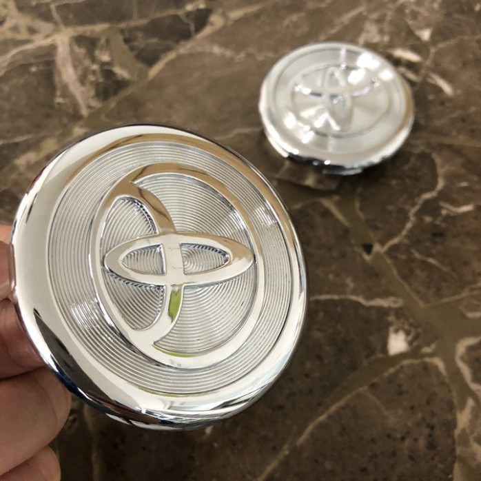 Sản Phẩm Logo chụp mâm, ốp lazang bánh xe ô tô Toyota đường kính 68mm .