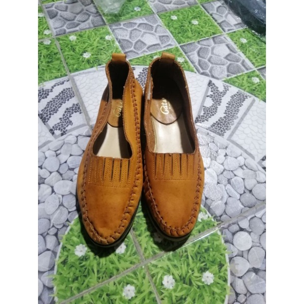 Giầy dép cho khách