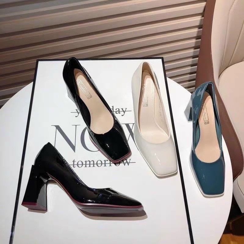 : Giày cao gót vuông vát mũi Retro da bóng