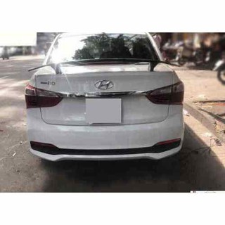 Đuôi gió thể thao có đèn xe i10 - mộc