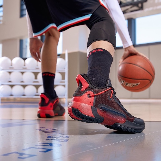 Giày Thể Thao Bóng Rổ Màu Đen Cổ Thấp Chống Trượt Cá Tính Cho Nam