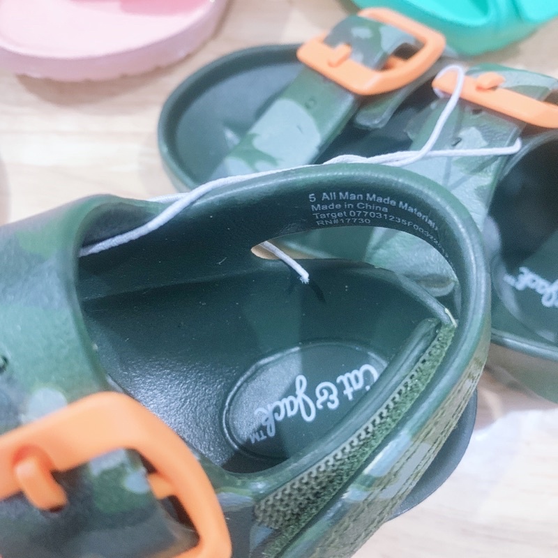 Sandal siêu nhẹ, quai kép, hàng xuất xịn xò cho bé, quai có thể điều chỉnh.