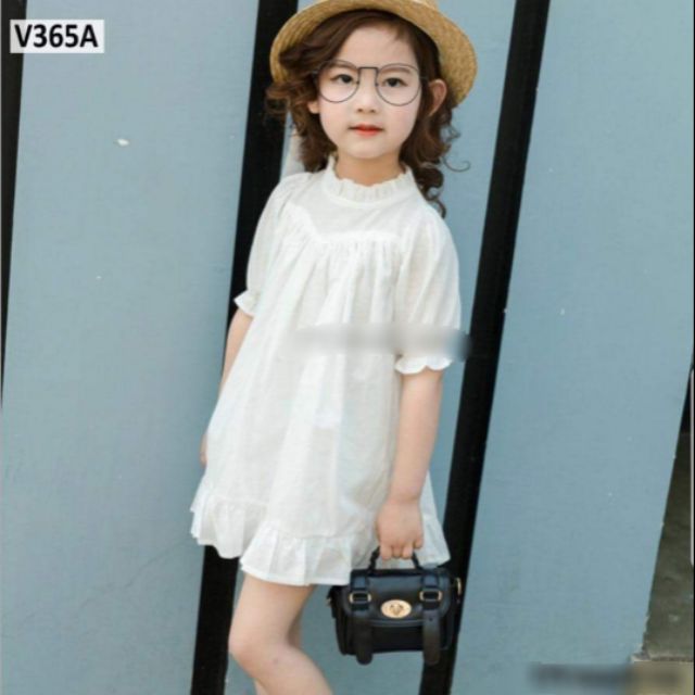 Váy trắng cổ bèo