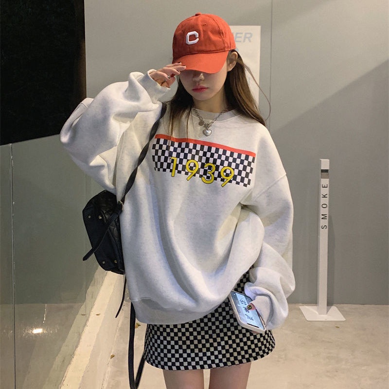 Set áo len họa tiết kẻ sọc và chân váy phong cách retro thời trang 2022