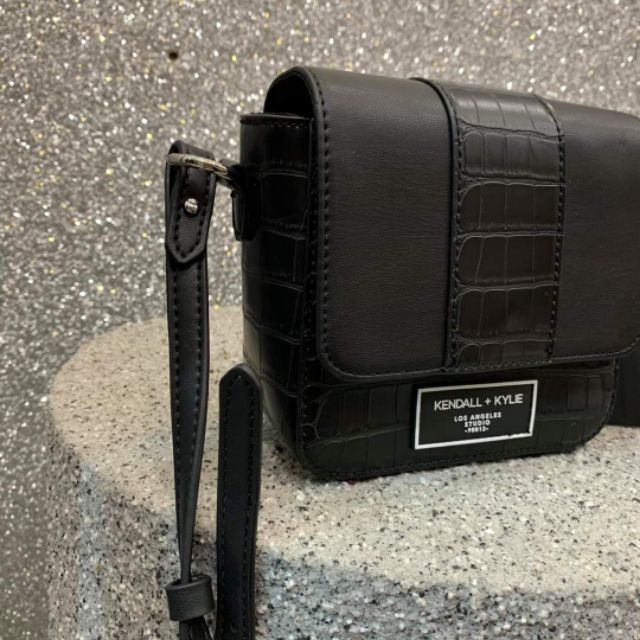 Túi đeo chéo Kendall + Kyle