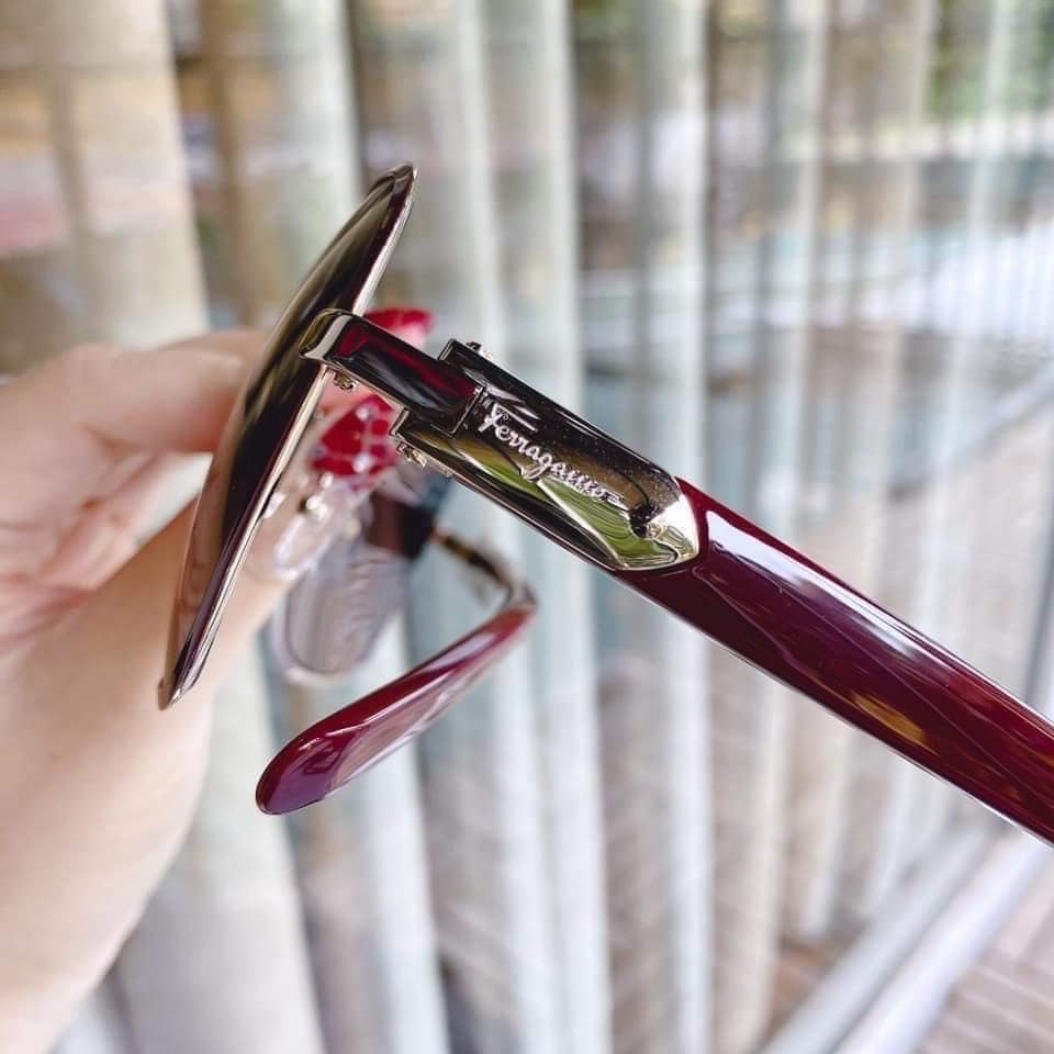 Kính mát Salvatore Ferragamo mắt bordeaux, gọng đỏ SF150S 728 Light Gold