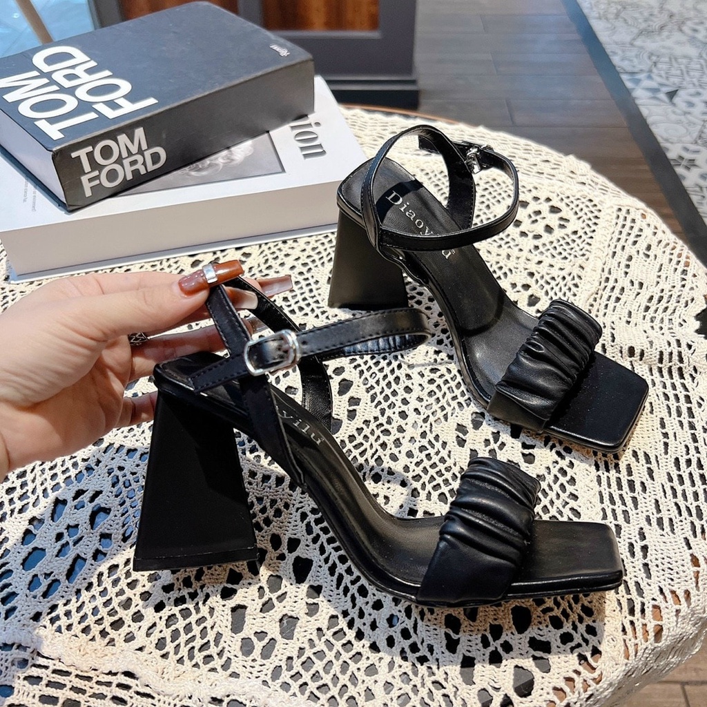 SALE XẢ HÀNG - GIÀY SANDAL CG QUAI NHÚN 06