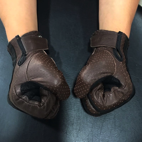 Găng tay da nam có thể dùng màn hình cảm ứng điện thoại