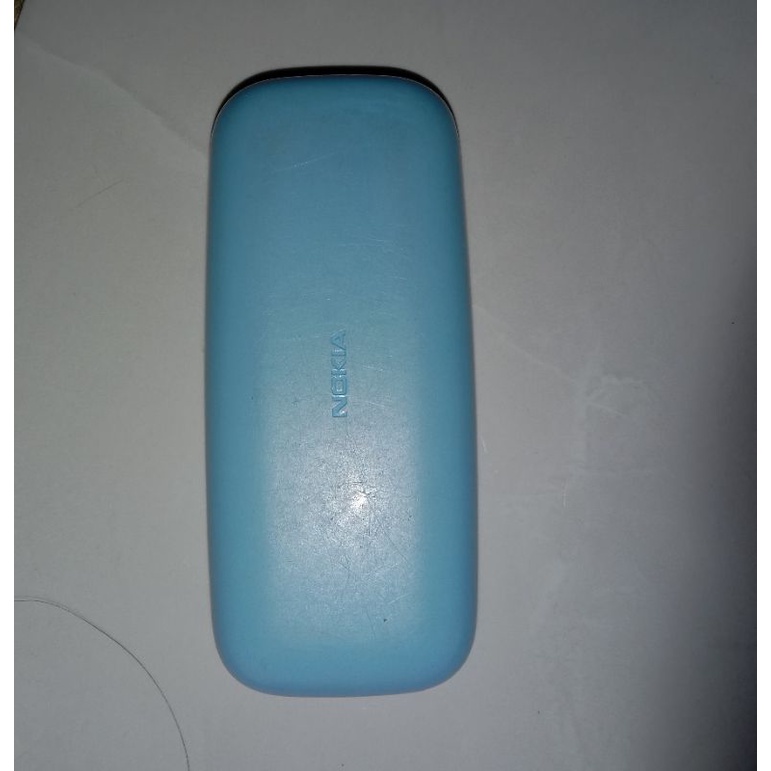 Điện thoại Nokia xanh dương đẹp lung linh không chê vào đâu được, xài siêu êm siêu đã. Lướt web thả ga, không lo về giá.
