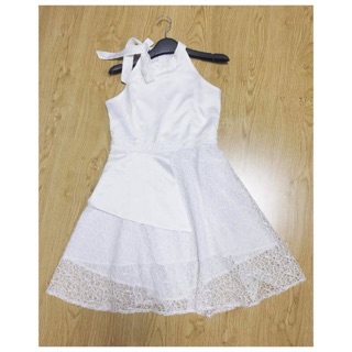 Váy ren cổ yếm buộc nơ xoè
