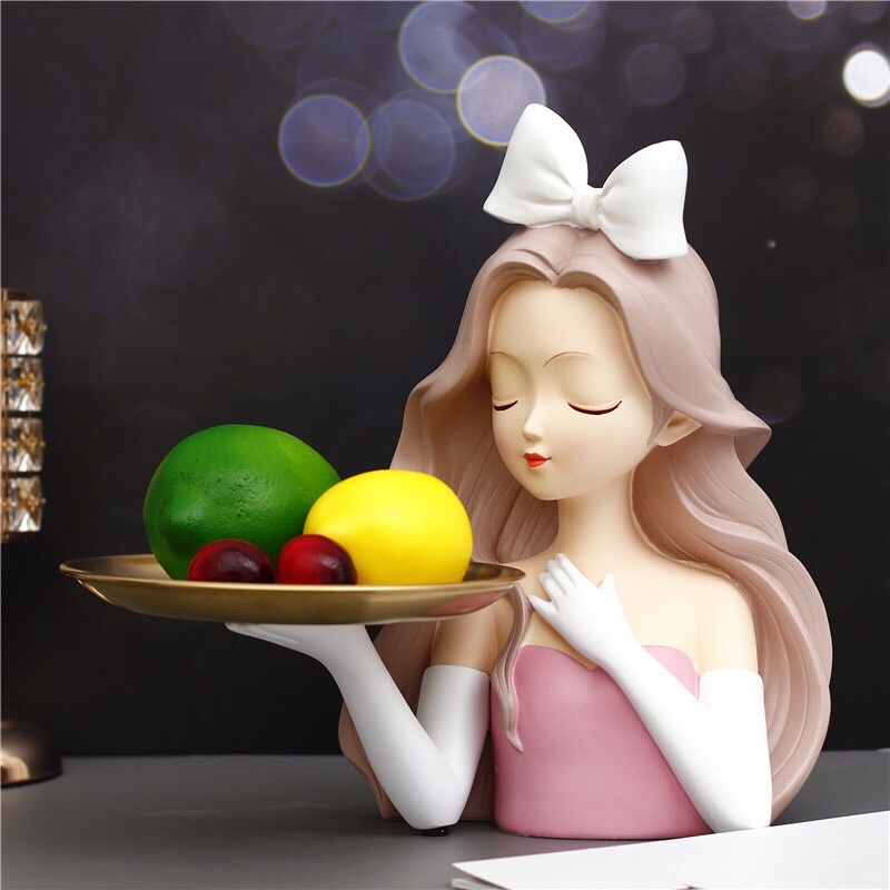 Tượng cô gái cầm khay để đồ, chìa khoá decor
