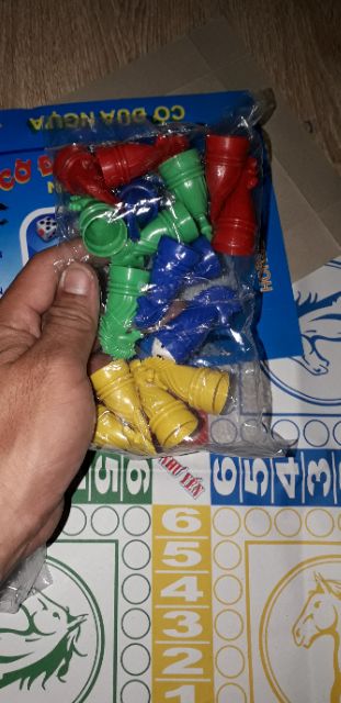 Set 5 bộ cờ Đua ngựa rất đẹp