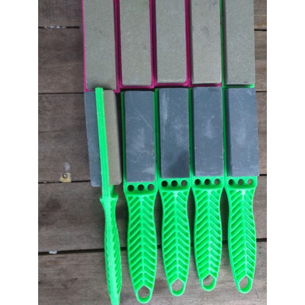 #Sỉ - lẻ# Dụng cụ mài dao, kéo 2 mặt bằng đá có tay cầm nhựa - mặt nhám và mặt mịn giúp mài dao sắc bén