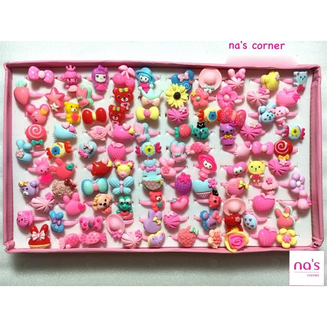 Nhẫn nhựa em bé gái hoạ tiết được chọn mẫu