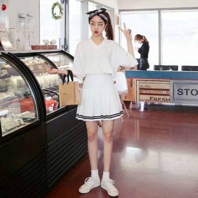 Chân váy tennis viền sọc, kèm hình thật ảnh sàn | BigBuy360 - bigbuy360.vn