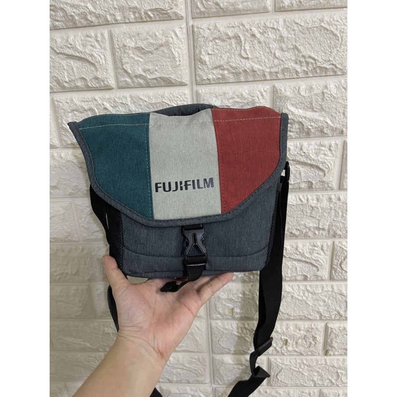 Túi đeo chéo máy ảnh Fujifilm