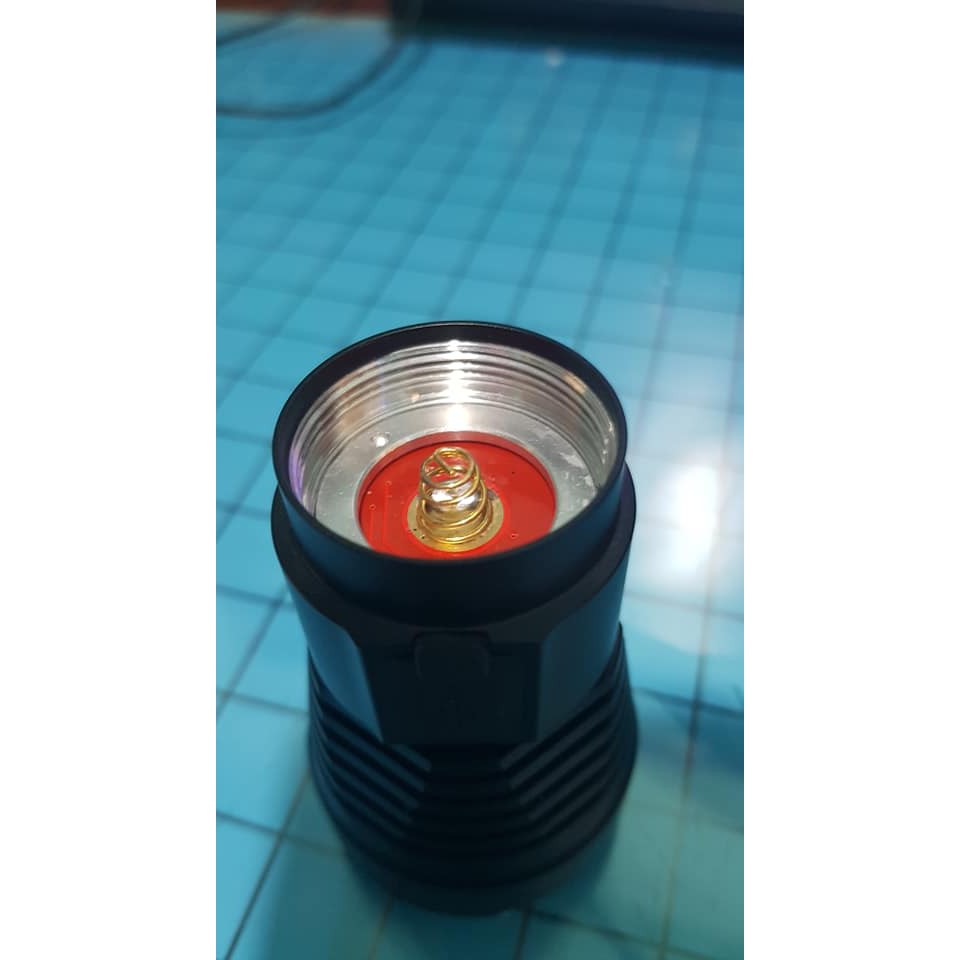 Đèn pin siêu sáng luminus sst40 15w quang thông 2400 lumen chiếu xa 500m(sáng gom xa hơn convoy c8+)