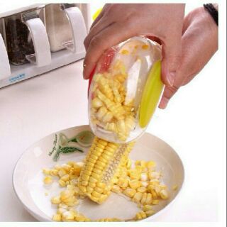 Dụng cụ tách hạt ngô tiện dụng