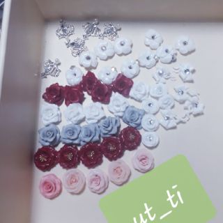hoa bột trang trí móng ( hoa đậu 6 cánh ôm đá)