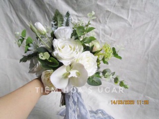 Hoa cầm tay cô dâu