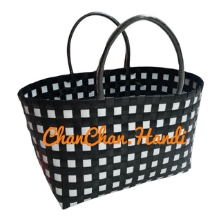 Giỏ nhựa đan tay phối màu trắng đen dễ sử dụng đựng đồ đi chợ