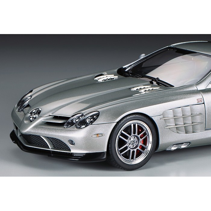 24317 Mô hình xe ô tô 1/24 SCALE Mercedes-Benz SLR McLaren 722 Edition  - GDC