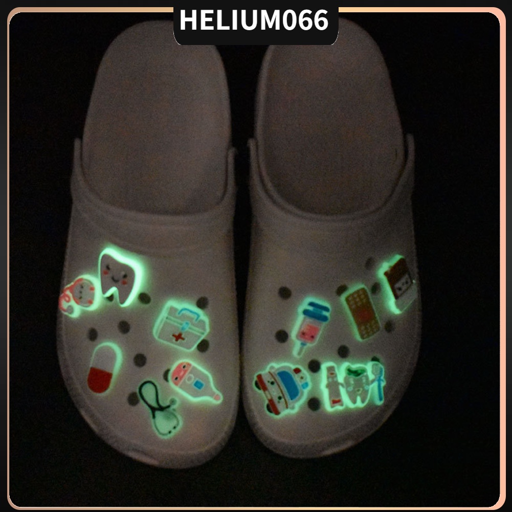 Hàng Hot  Phụ Kiện Trang Trí Vòng Tay Bằng PVC Hình Giày Hoạt Hình Dạ Quang