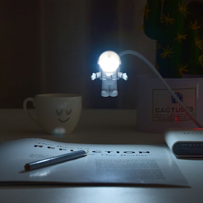 Đèn LED mini hình phi hành gia độc đáo cắm USB đèn ngủ dễ thương