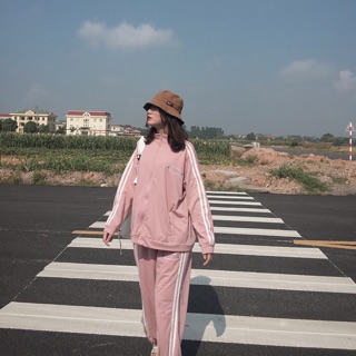 Set thể thao hồng pastel, đen, vàng