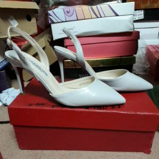 Combo 1 giày cao gót+1 giày thể thao