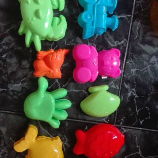Xô đi biển múc cát
