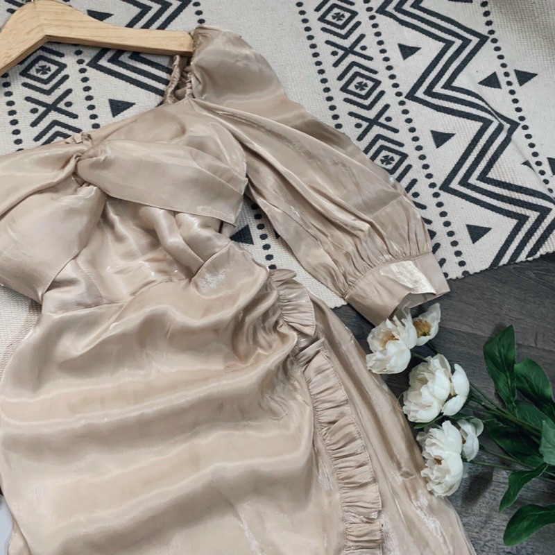 Đầm nude xoắn ngực tà đắp chéo phối bèo có ánh nhũ đi tiệc