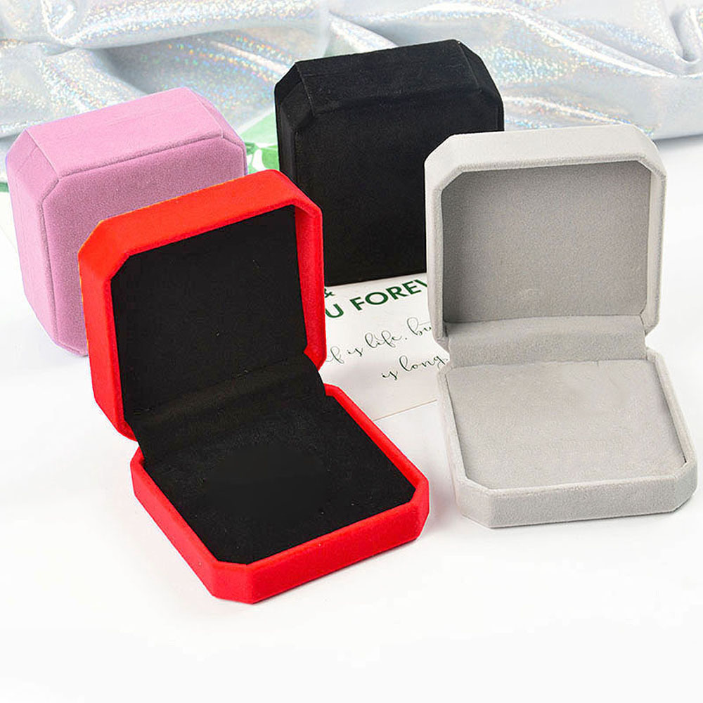 Hộp đựng trang sức chất liệu nhung sang trọng