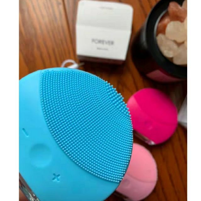 Thanh lý máy rửa mặt Forever mini(máy mới 100%, có hộp đựng bị nứt trong quá trình vận chuyển)