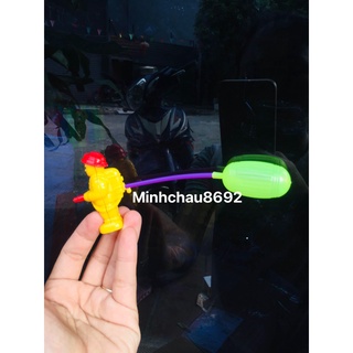 Đồ chơi mô hình lính cứu hỏa phun nước