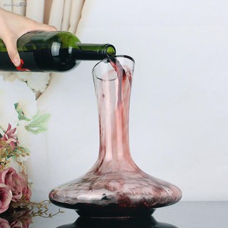 Bình thủy tinh đựng rượu vang đỏ phong cách Châu Âu