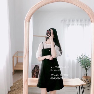 Váy đen dáng yếm tay lỡ
