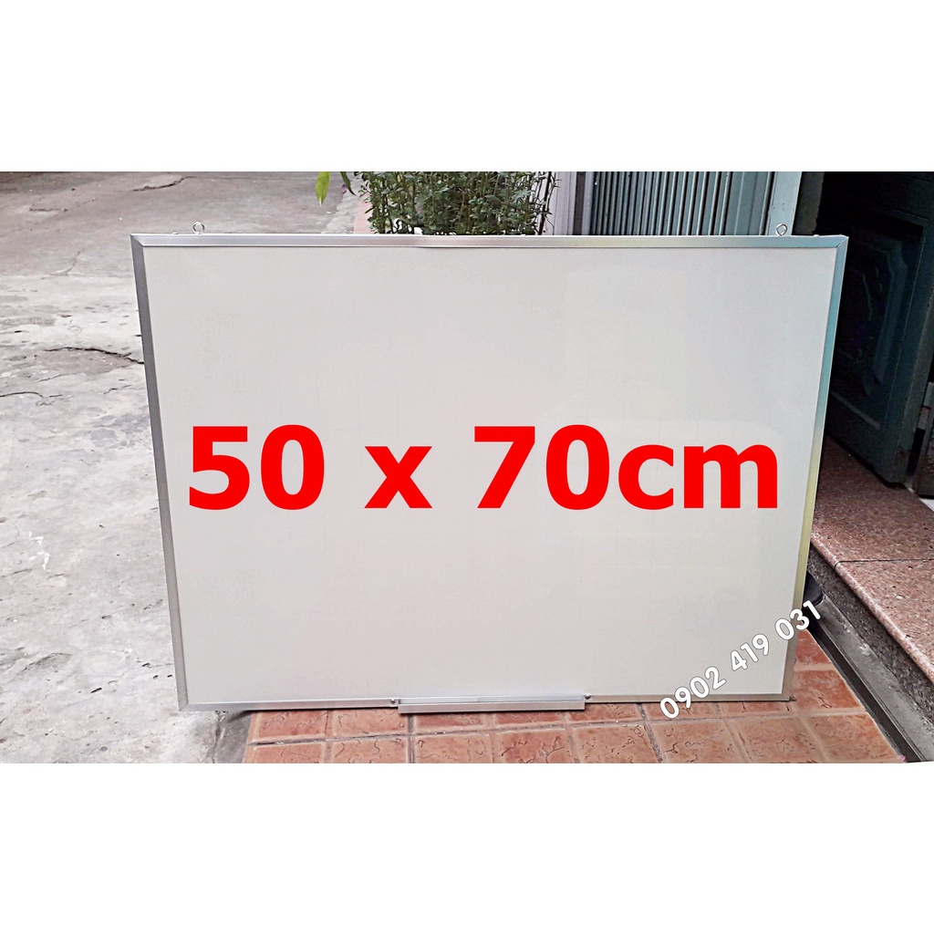 Bảng viết bút lông hay còn gọi là: Bảng trắng treo tường, bảng mica trắng, bảng foocmica...