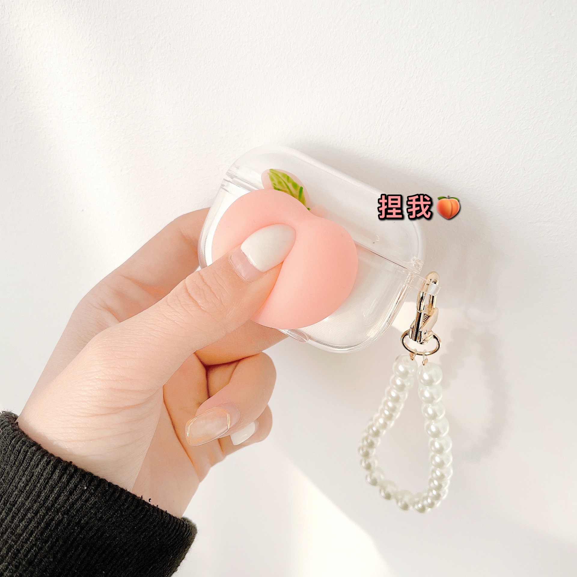 Vỏ bọc bảo vệ hộp đựng tai nghe Airpods 2/3 hình trái đào xinh xắn | BigBuy360 - bigbuy360.vn