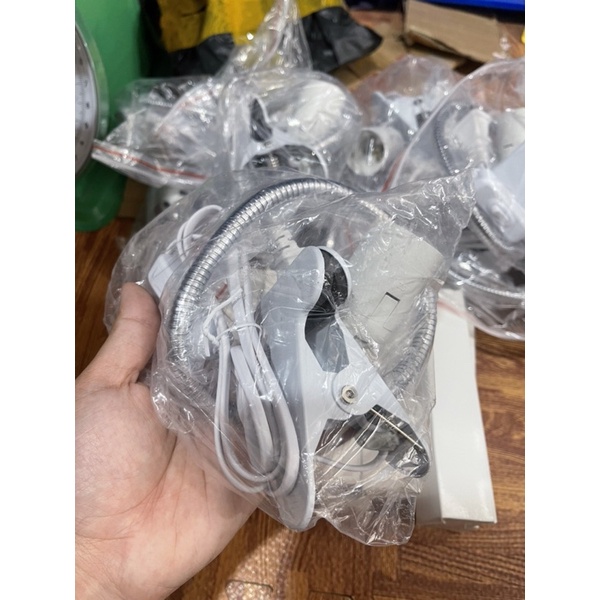 Đèn led kĩ thật kẹp bàn 1 bộ đế kẹp và bóng
