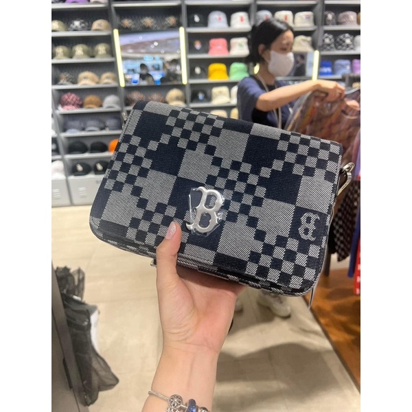 Túi đeo chéo caro MLB