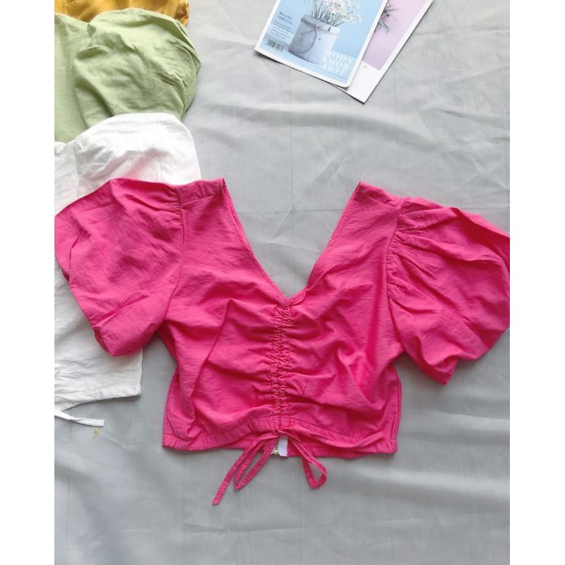 Áo crop top cổ tim tay phồng rút dây ngực.