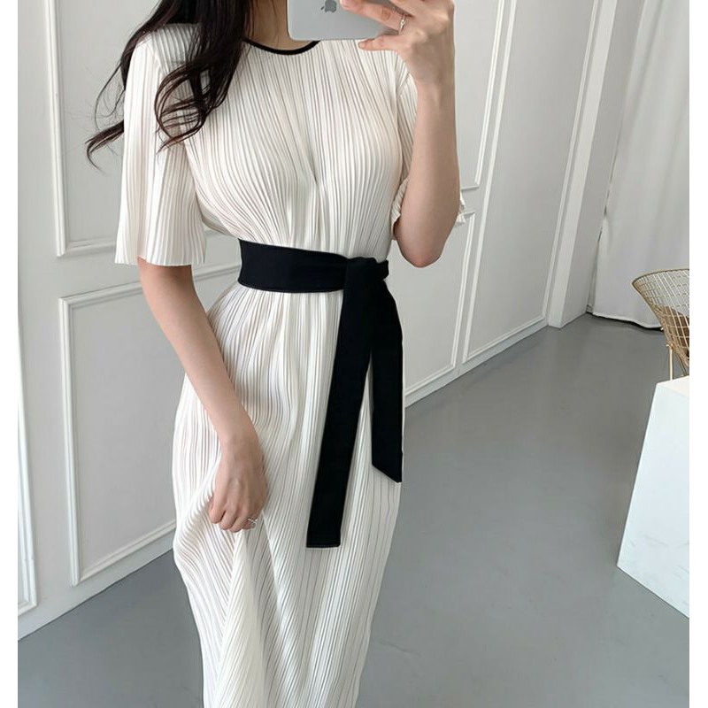 Váy trắng dập ly đai buộc đen sang chảnh