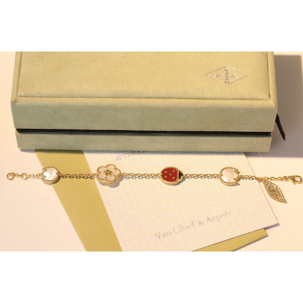 Bọ rùa vòng tay cỏ lá lắc tay nữ vàng Cánh hoa