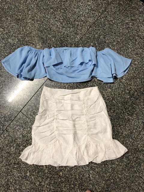 Set áo bẹt vai xanh và chân váy rút nhún