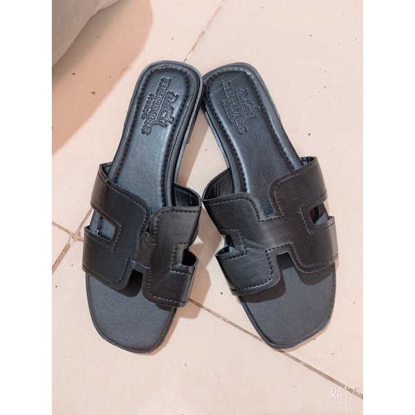 Dép H da trơn may viền đen, dép lê nữ đế thấp thời trang mũi vuông sang chảnh truyền thống