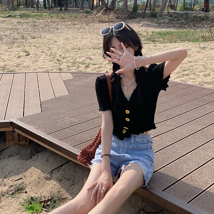 Áo Croptop Tay Ngắn Cổ Chữ V Màu Trơn Thời Trang Đáng Yêu Cho Nữ