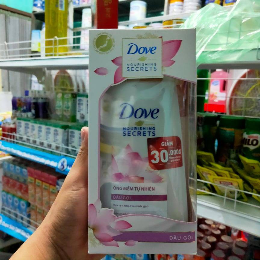 Dầu gội Dove óng mượt tự nhiên hoa Sen Nhật và nước gạo 650g