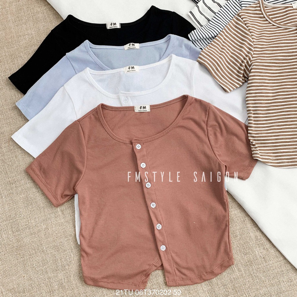Áo thun tay ngắn crop gài nút chéo ulzzang thời trang nữ Fmstyle Saigon 21TU06T370202 | BigBuy360 - bigbuy360.vn